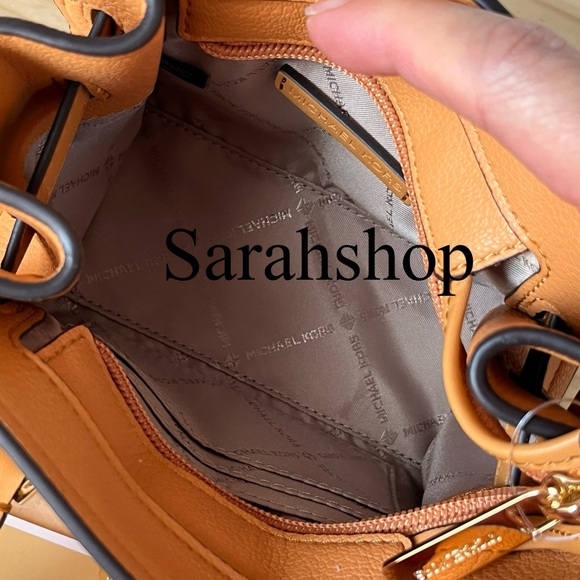 🌼Michael Kors Purse - Picture 10 of 14